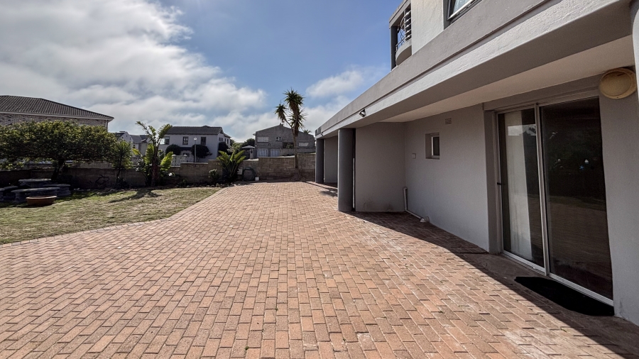 To Let 7 Bedroom Property for Rent in Myburgh Park Western Cape